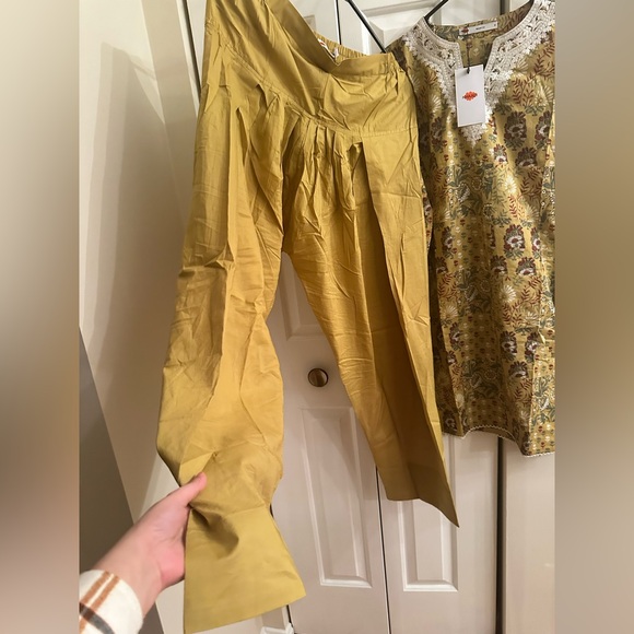 NWT Khaadi 100% cotton embroidered floral two piece. - Picture 8 of 13